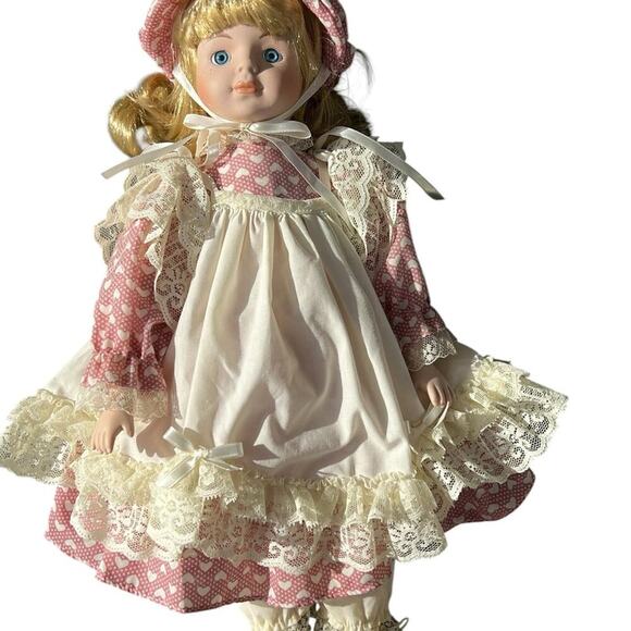 DYNASTY DOLL 17” musical porcelain collectible - Picture 2 of 12